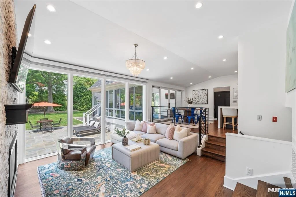 Photo of 48 Edgemont