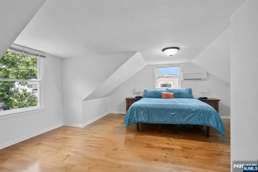 Photo of 8 Oak Crest
