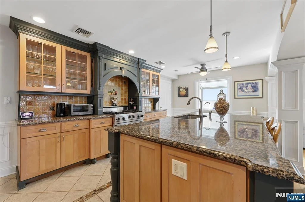 Photo of 599 Oak