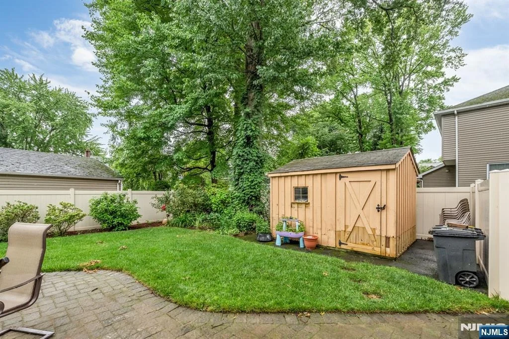 Photo of 1025 Maple