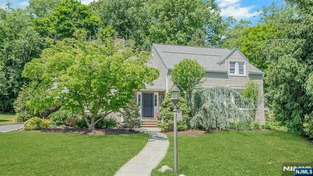 Photo of 140 Boulevard