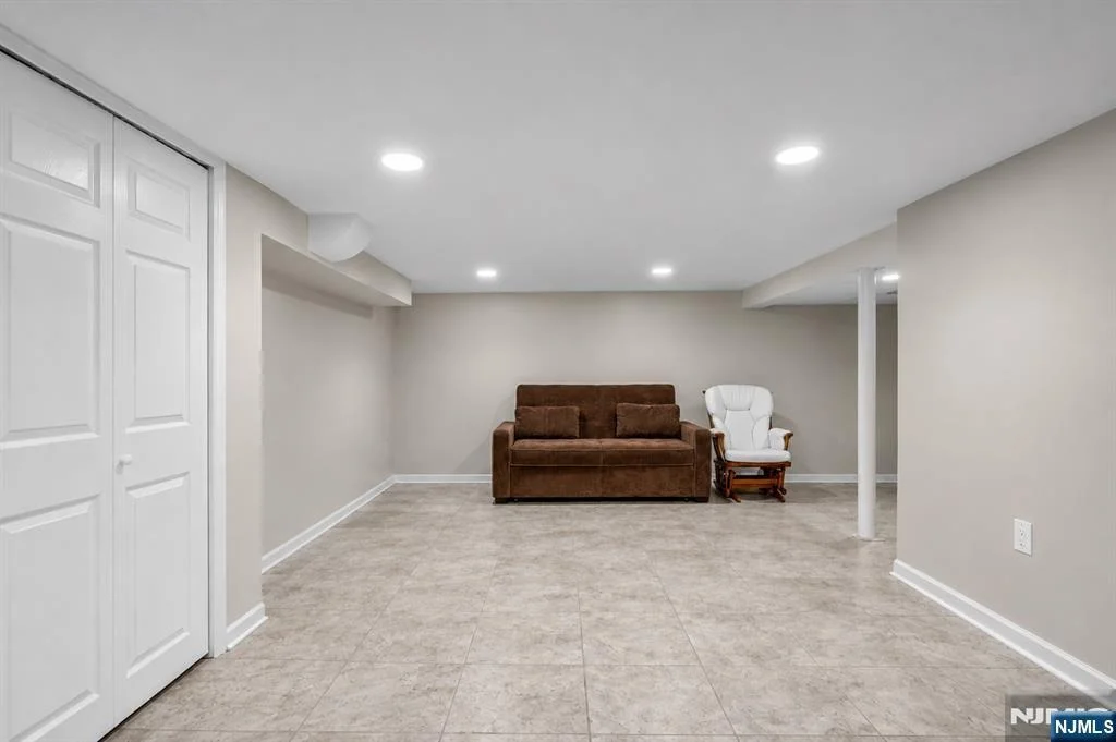 Photo of 8 Oak Crest