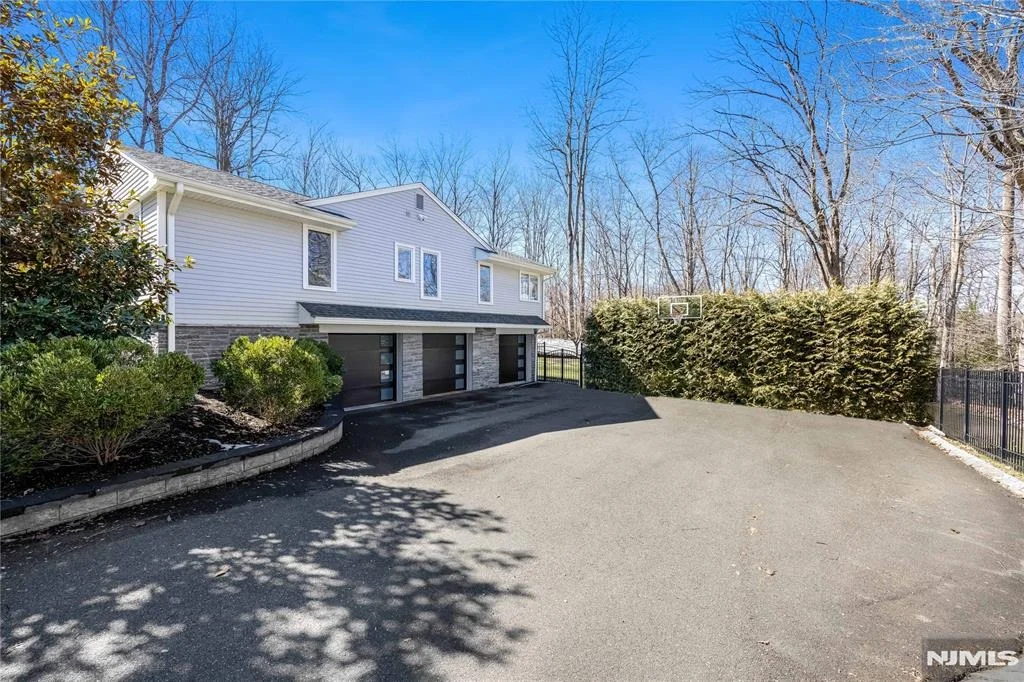 Photo of 19 Ivy