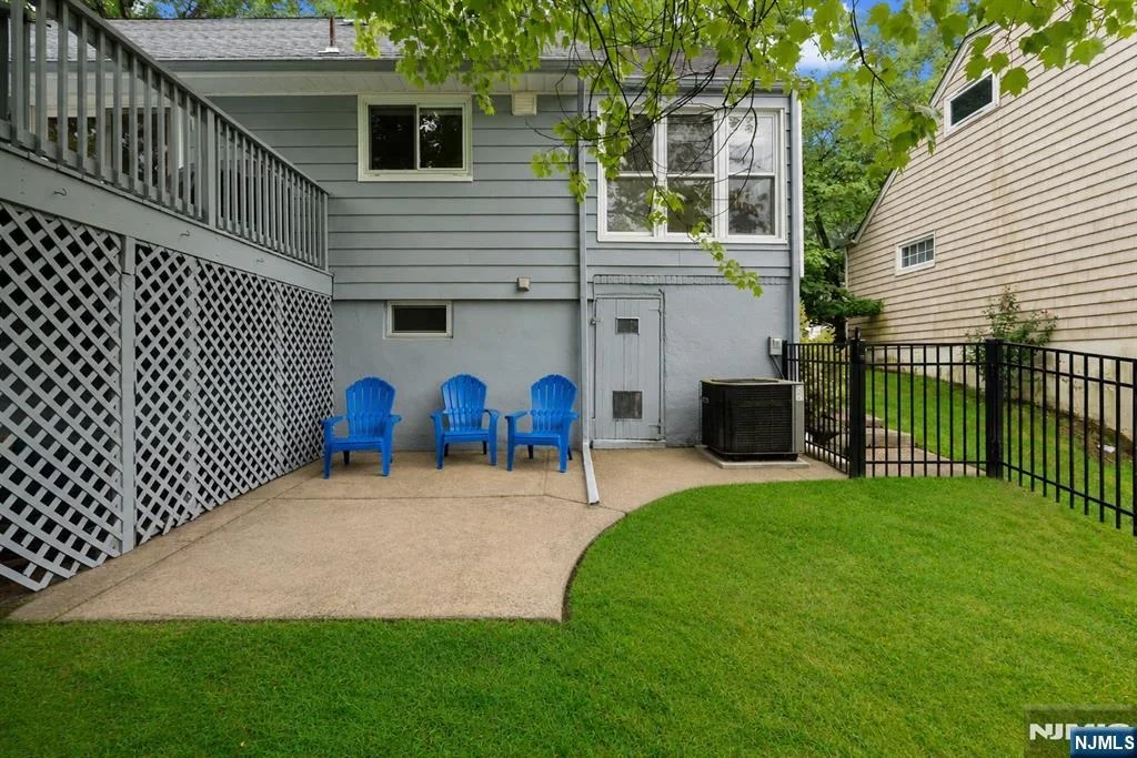 Photo of 8 Oak Crest