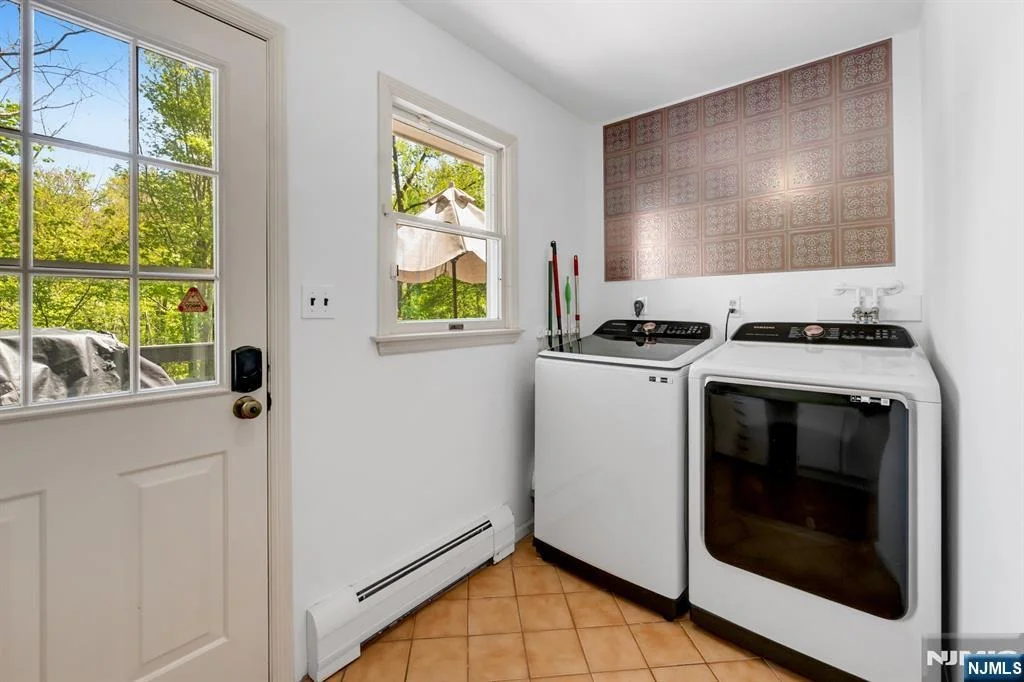 Photo of 558 W Saddle River