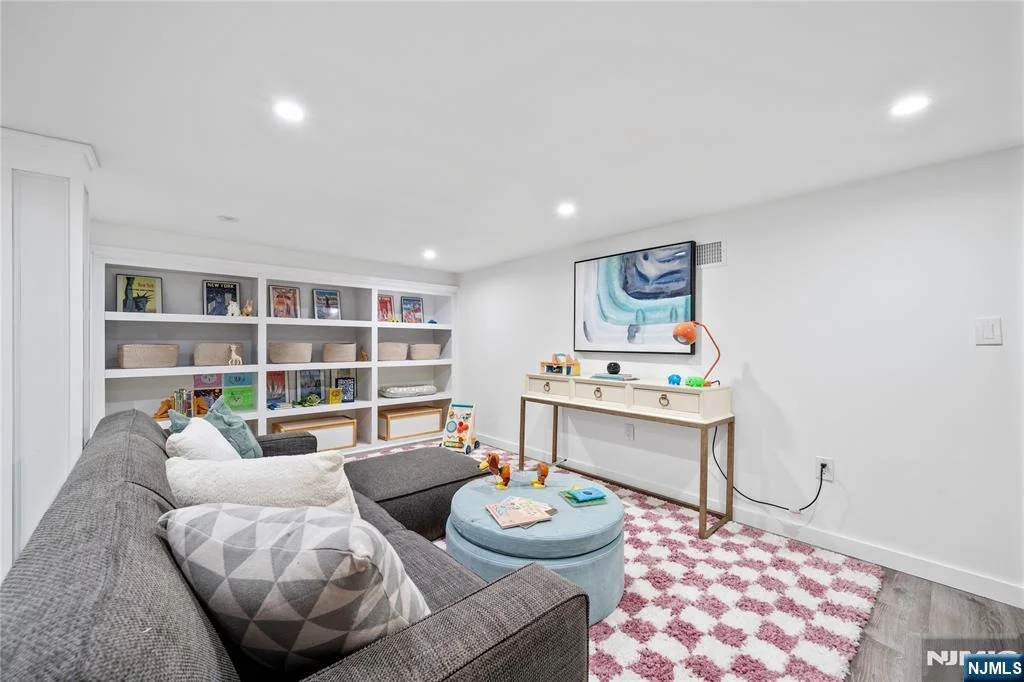 Photo of 48 Edgemont