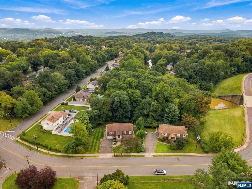 Photo of 61 Geoffrey