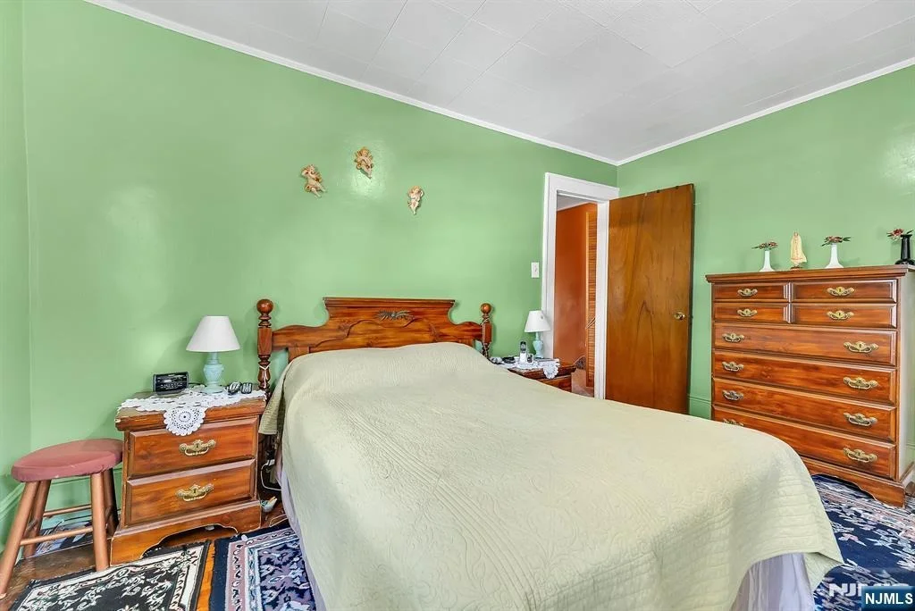 Photo of 9 Halcyon