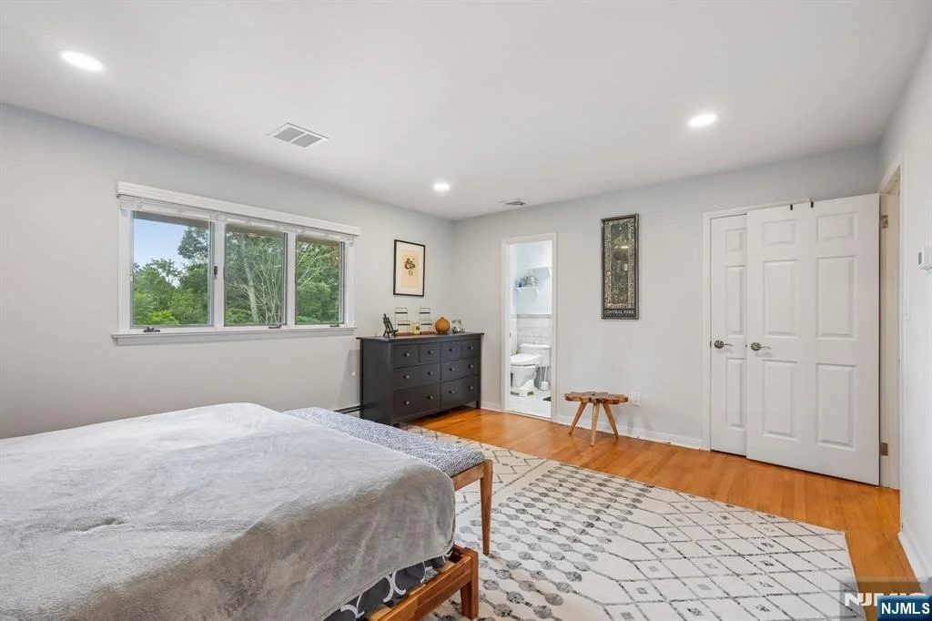 Photo of 31 Surrey