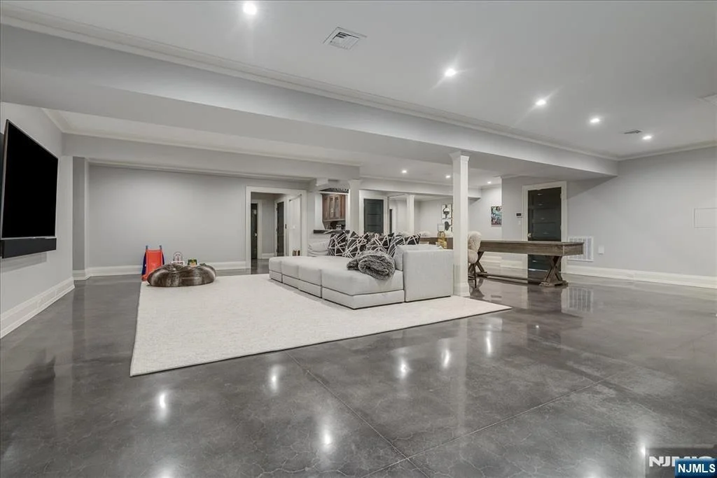 Photo of 555 Miller
