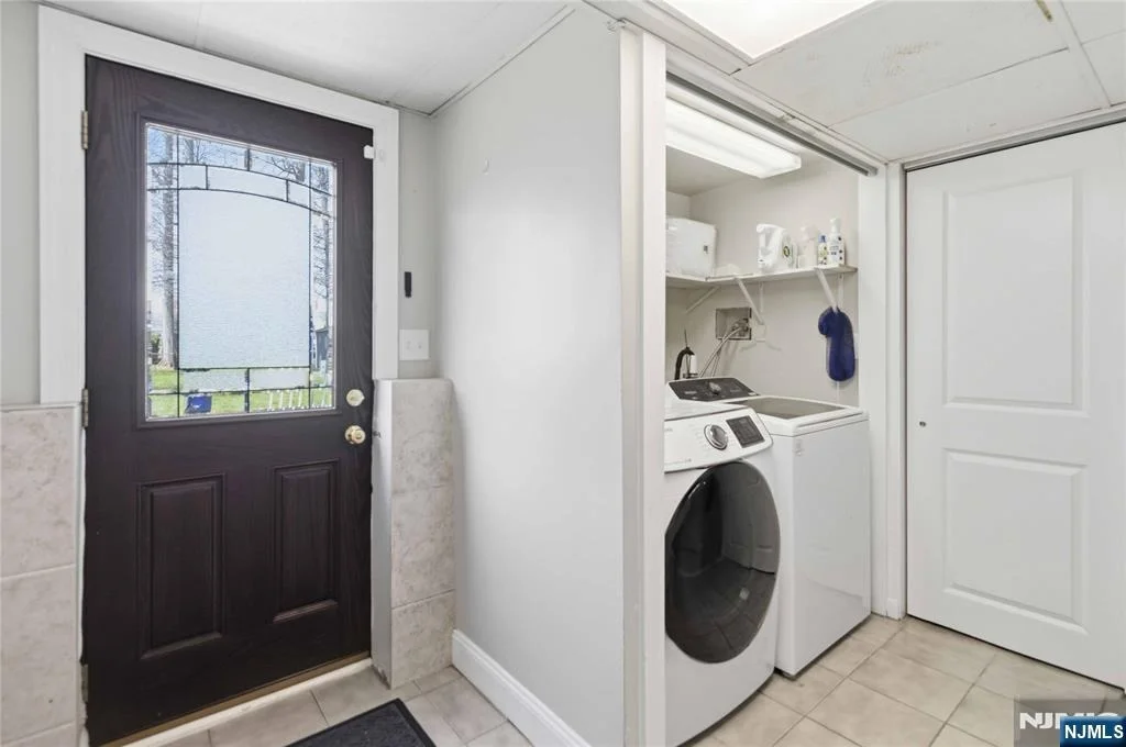 Photo of 345 Saddle River