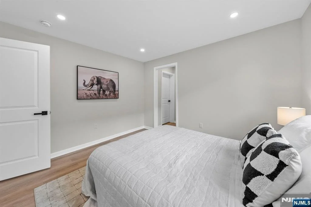 Photo of 484 Sylvan