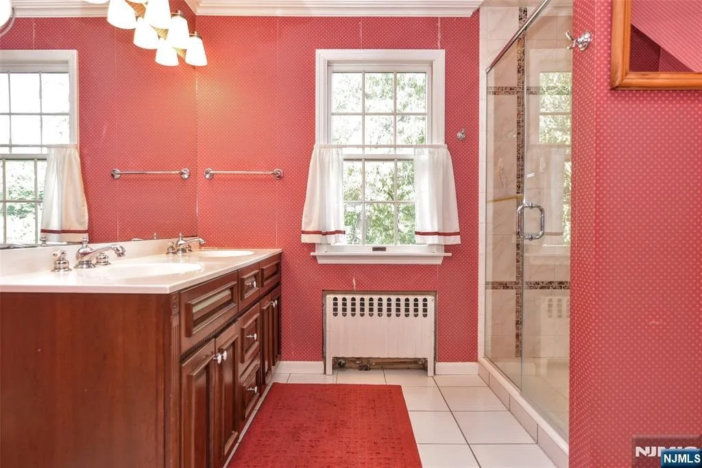 Photo of 497 W Saddle River