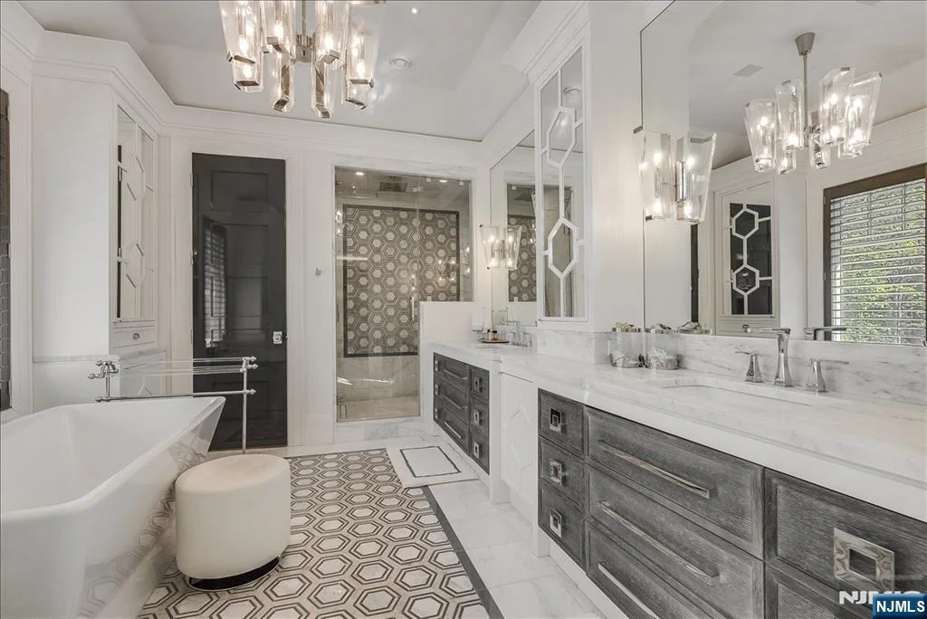 Photo of 555 Miller