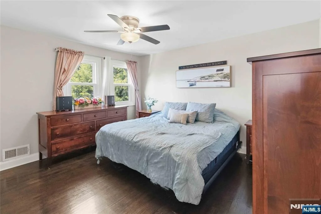 Photo of 345 Saddle River