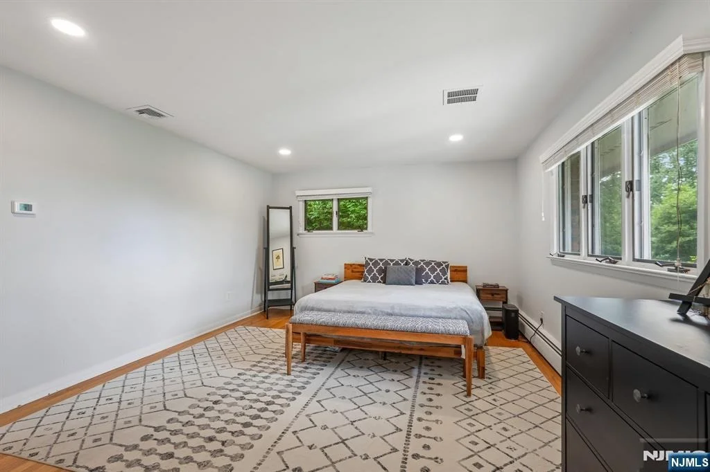 Photo of 31 Surrey