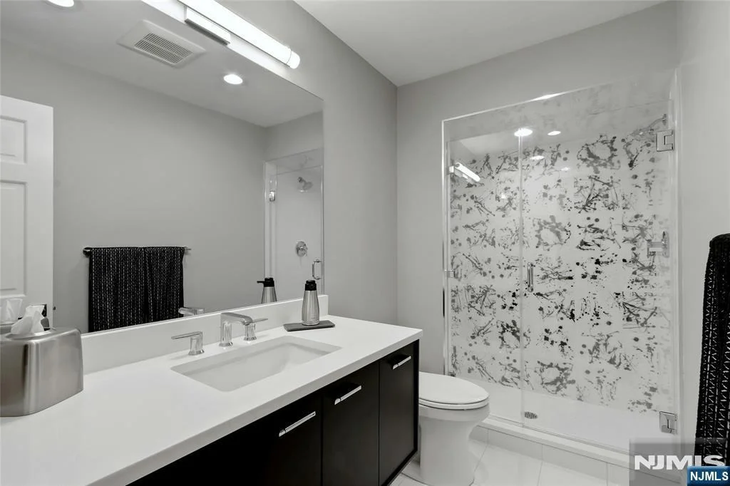 Photo of 545 Miller