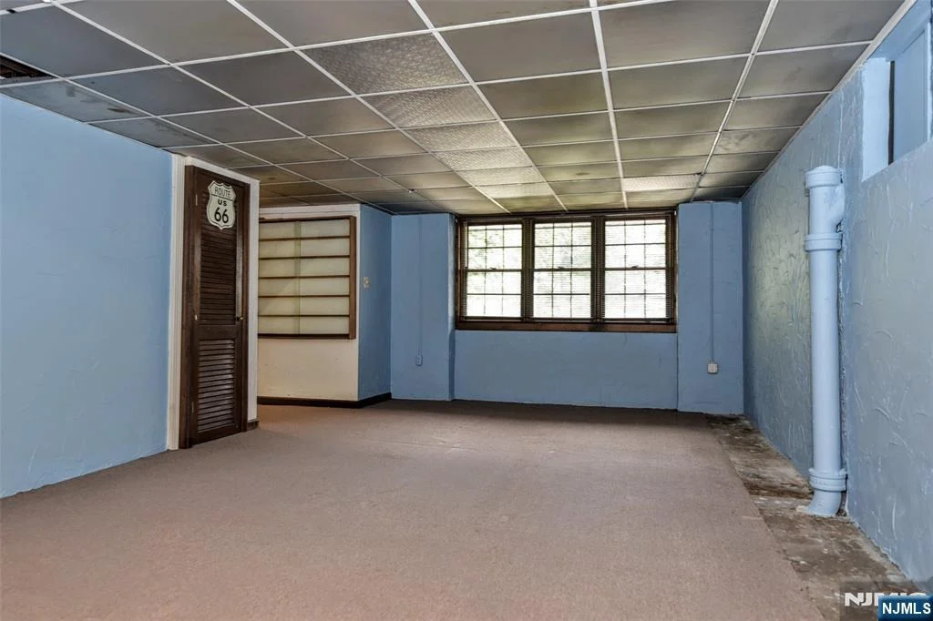 Photo of 497 W Saddle River