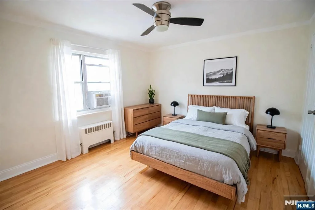 Photo of 370 Esplanade