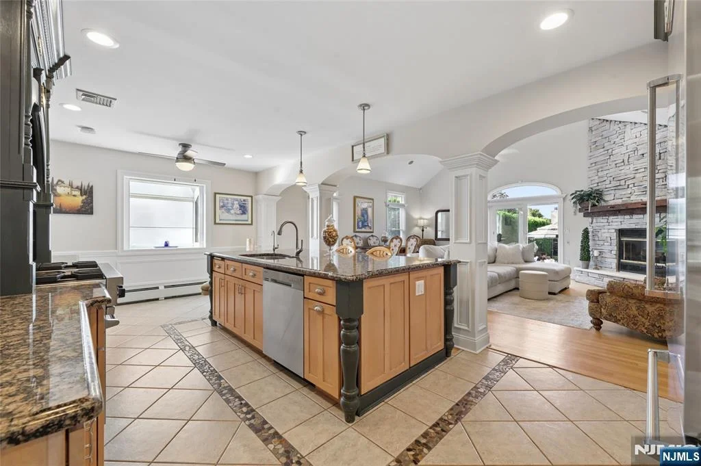 Photo of 599 Oak