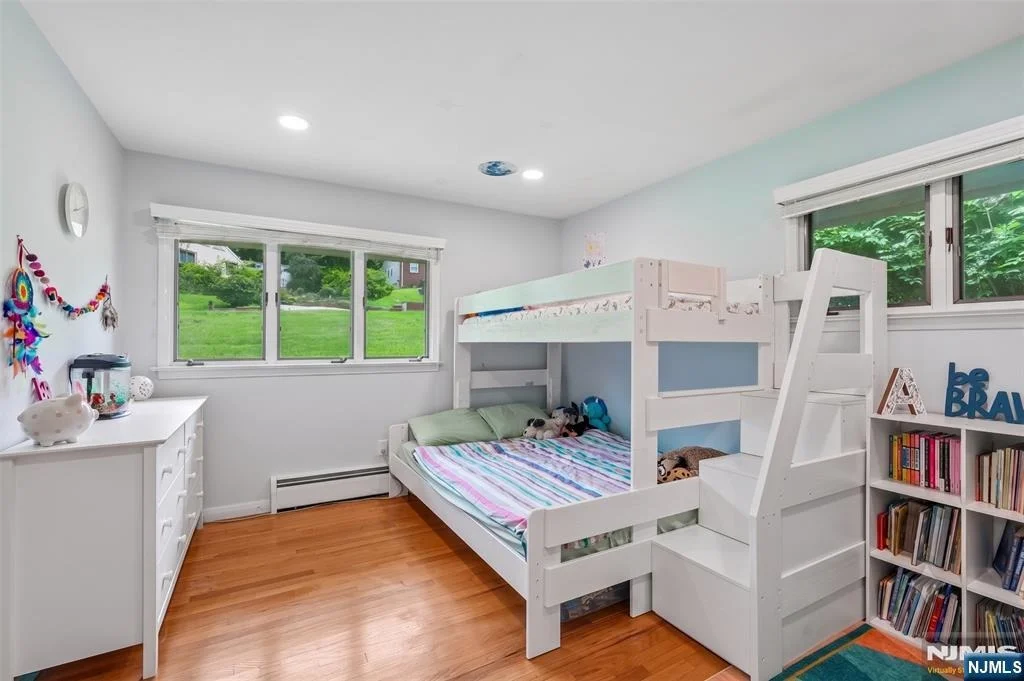 Photo of 31 Surrey
