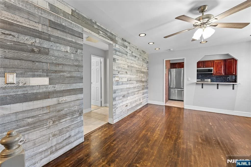 Photo of 418 Esplanade