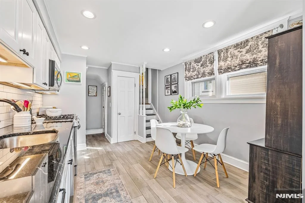 Photo of 208 Mortimer