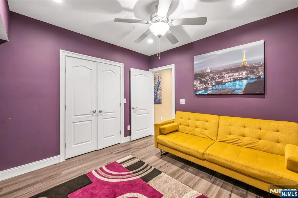 Photo of 683 Victoria