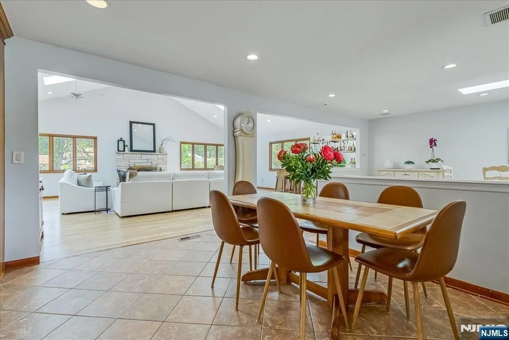 Photo of 670 Swathmore