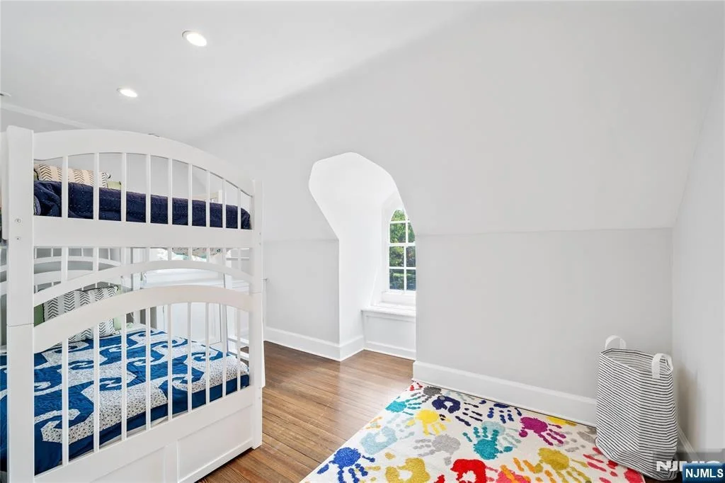 Photo of 48 Edgemont