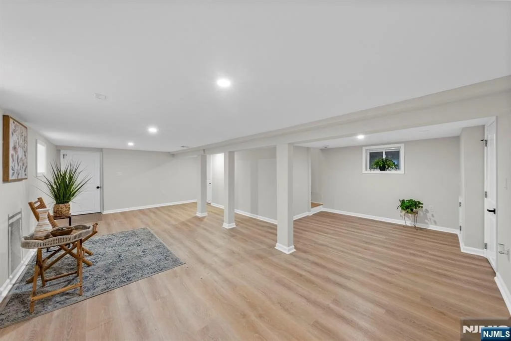 Photo of 484 Sylvan