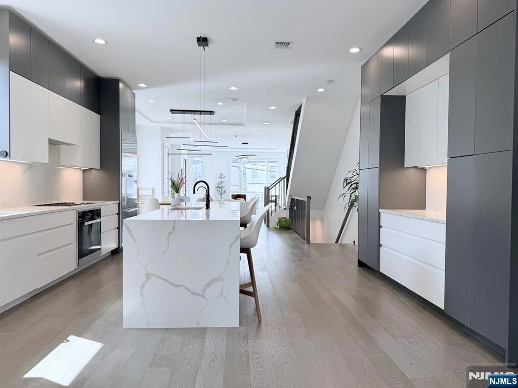Photo of 1656 Maple