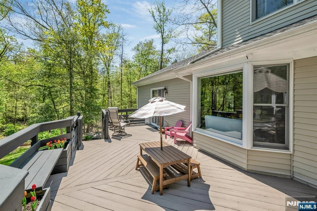 Photo of 558 W Saddle River