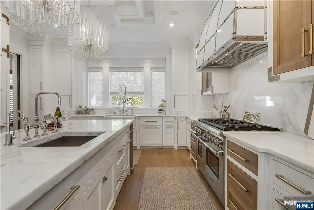 Photo of 555 Miller