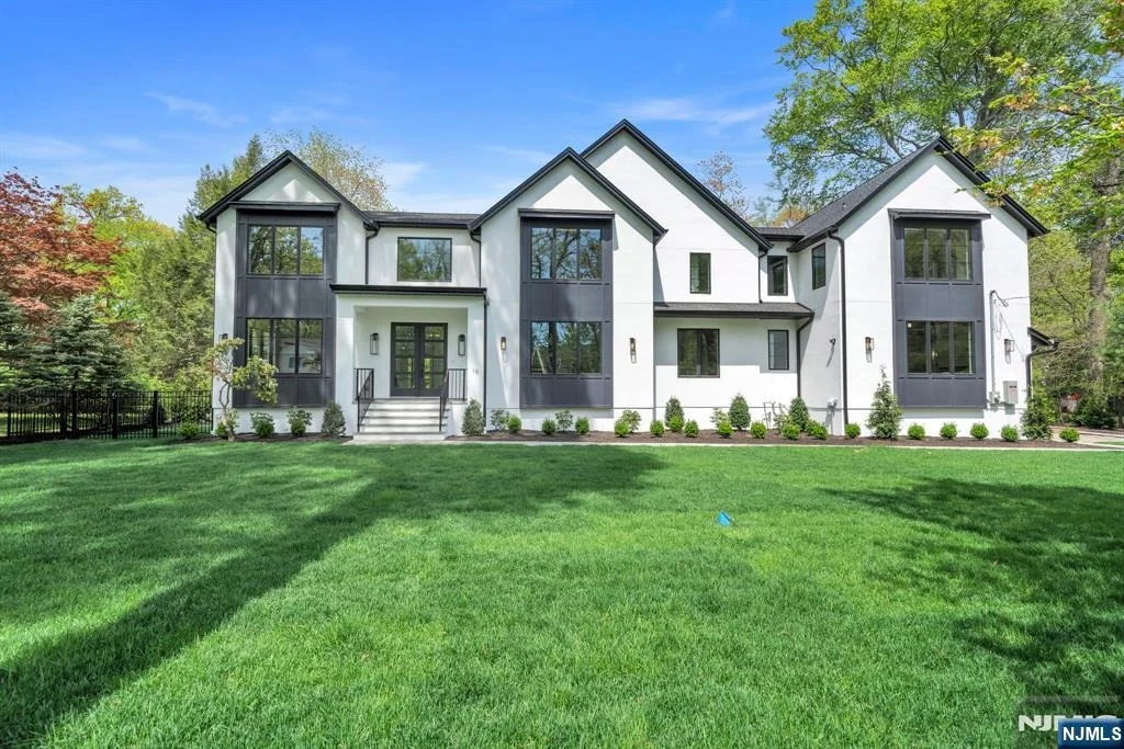 Photo of 16 Donnybrook