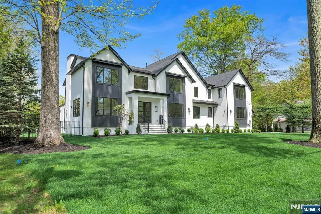 Photo of 16 Donnybrook