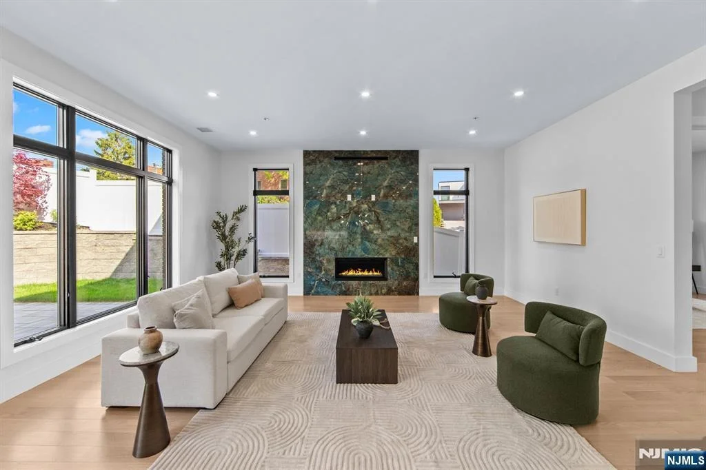 Photo of 61 Edgewater