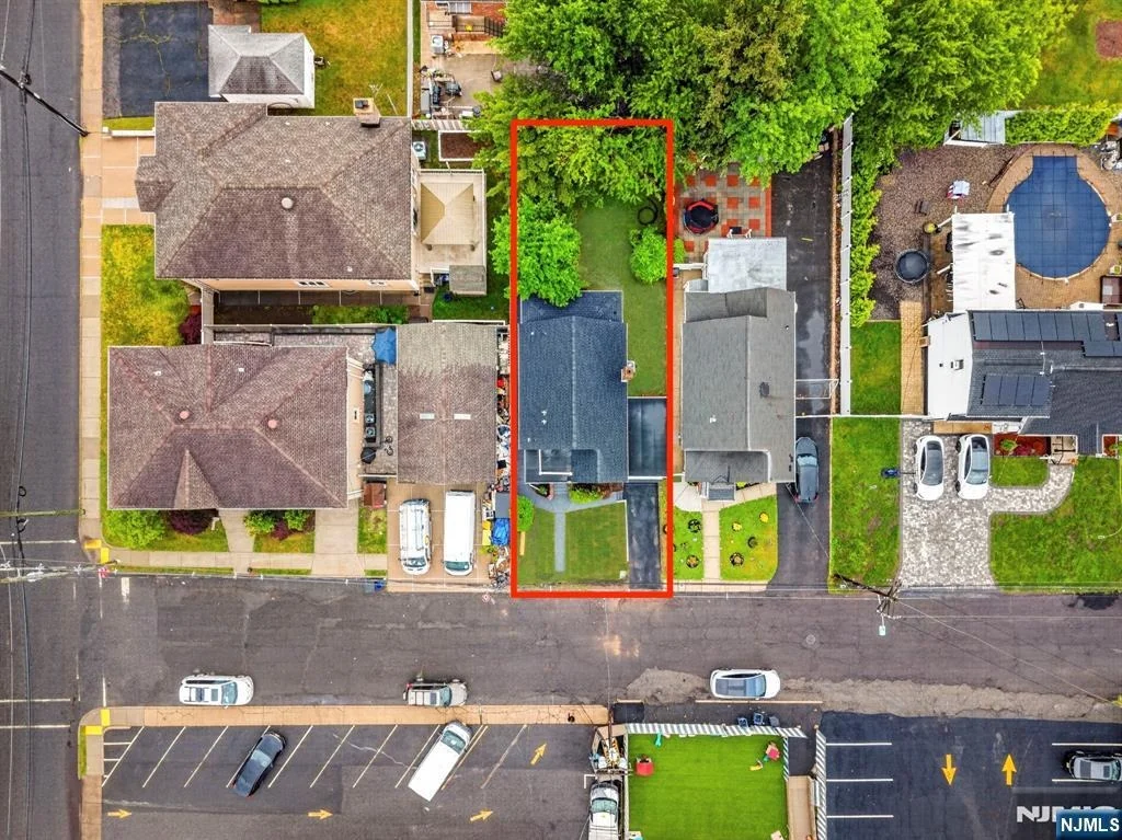 Photo of 484 Sylvan