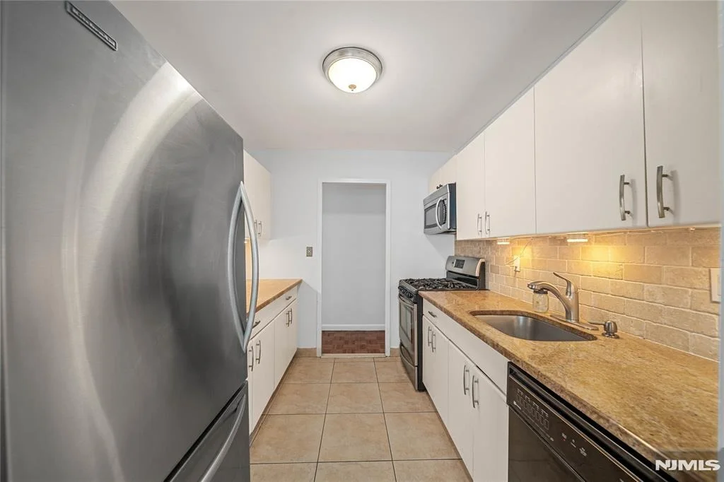 Photo of 1375 River