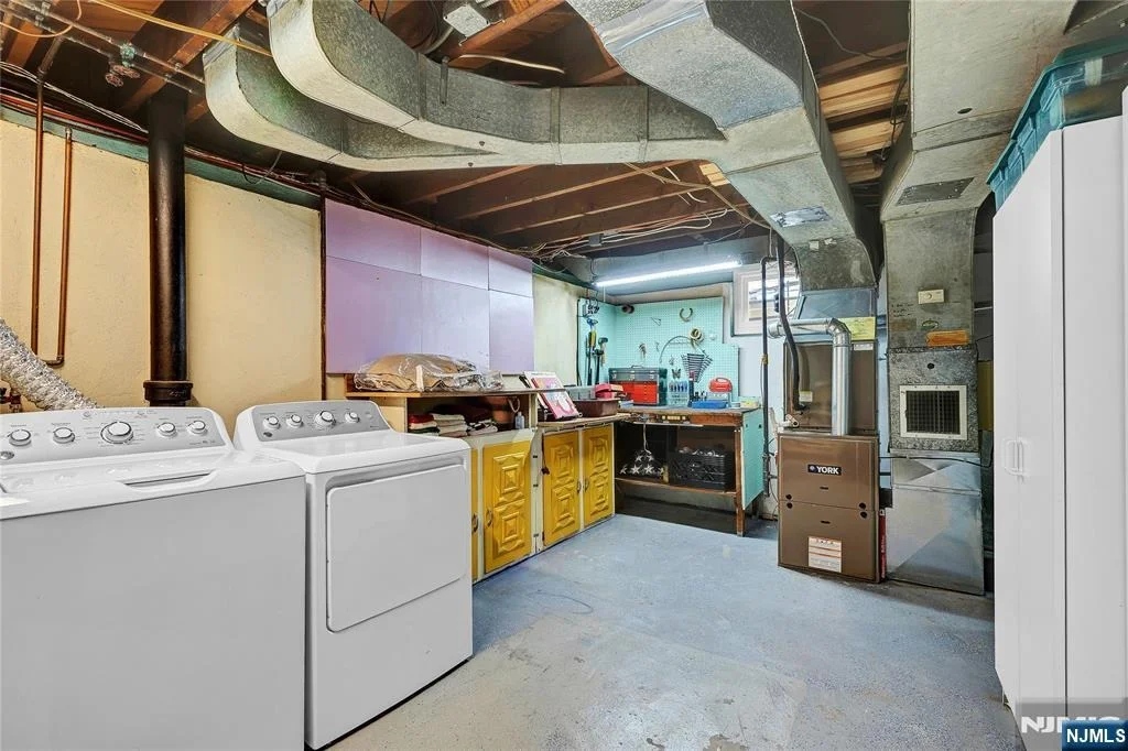 Photo of 351 Orient
