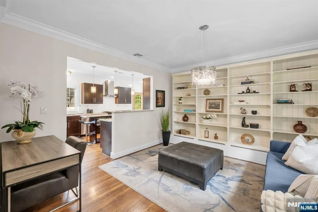 Photo of 1025 Maple