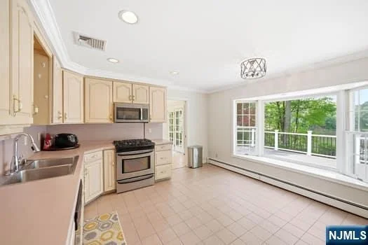 Photo of 376 Lakeview