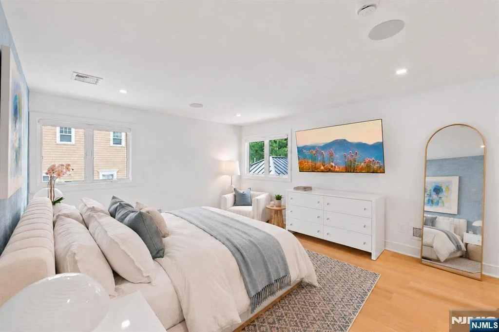Photo of 35 Jane