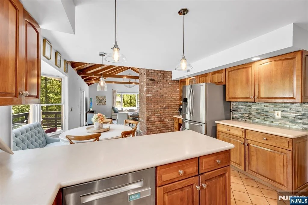 Photo of 558 W Saddle River