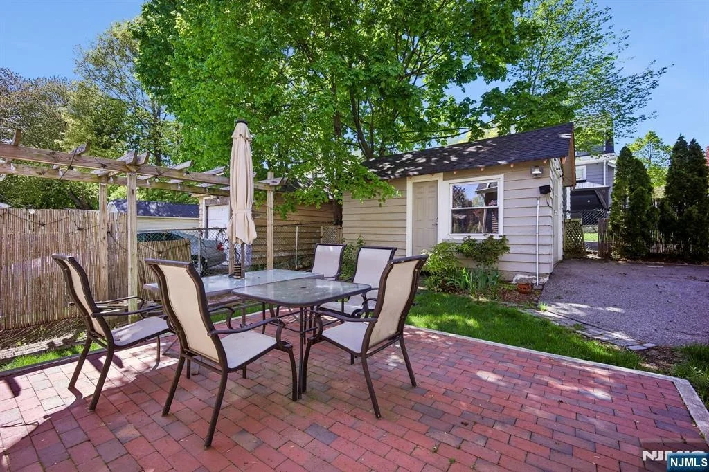 Photo of 1494 Endicott