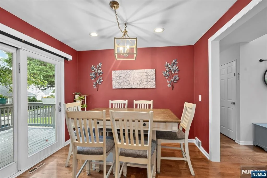 Photo of 8 Oak Crest