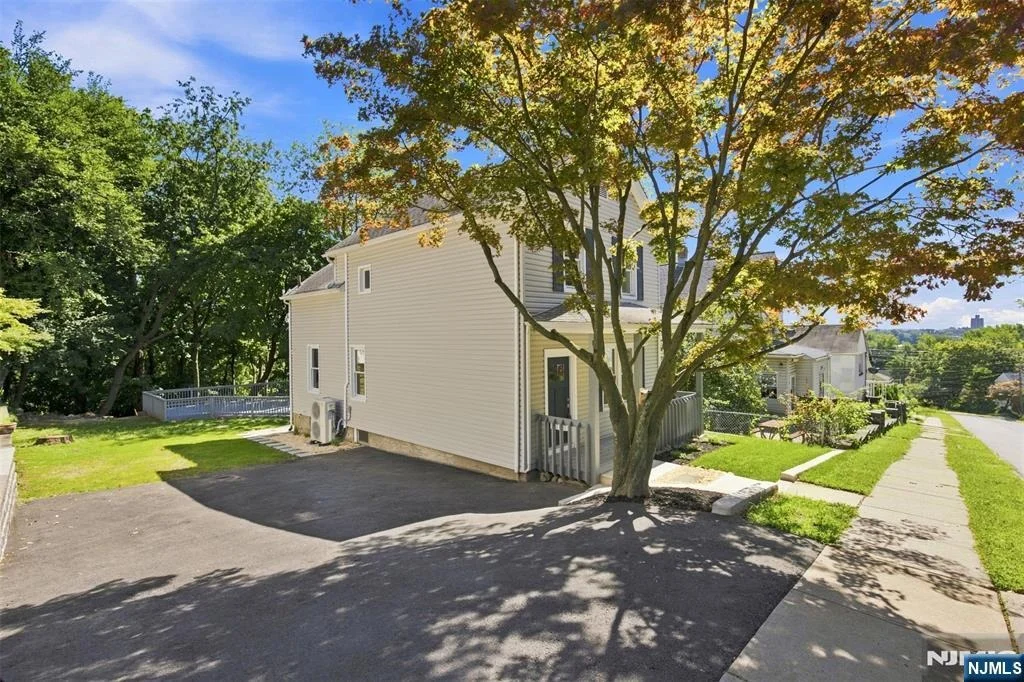 Photo of 33 Mohawk