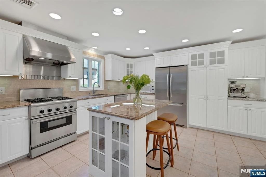Photo of 140 Boulevard