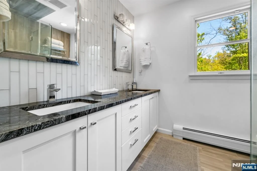 Photo of 558 W Saddle River