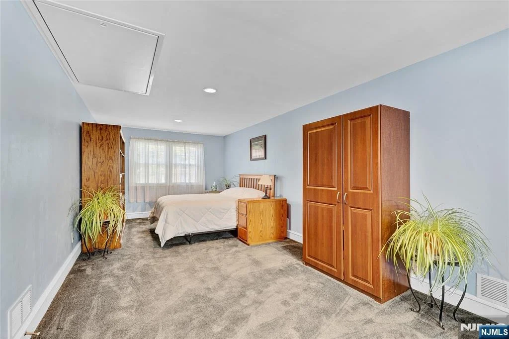 Photo of 351 Orient